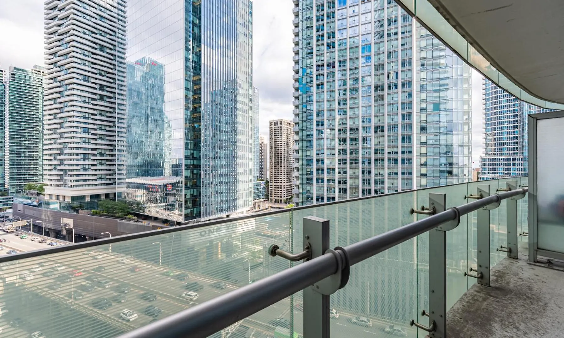 Downtown Suites 4 Toronto Apartment