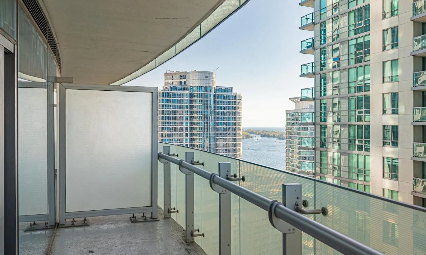 Downtown Suites 4 Toronto Apartment