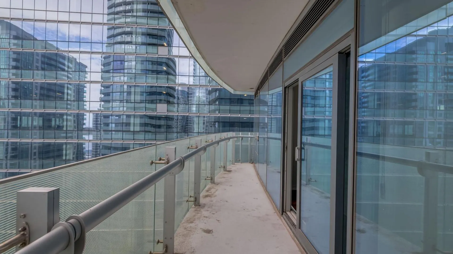 Downtown Suites 4 Toronto Apartment